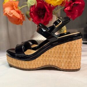 CHANEL Patent Leather Wedge Sandals – Black & Raffia